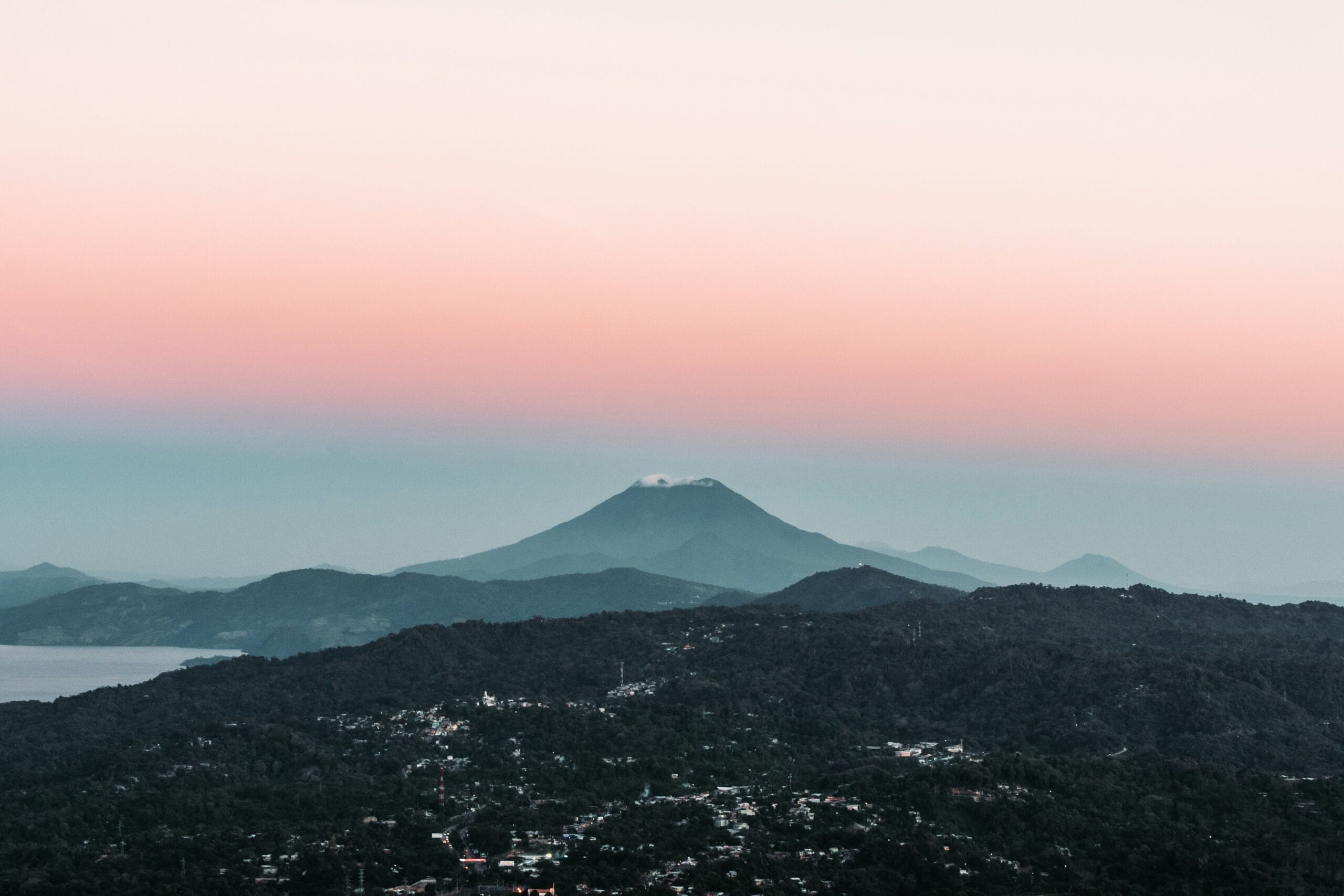 El Salvador - Photo By Oswaldo Mrinez - Unsplash