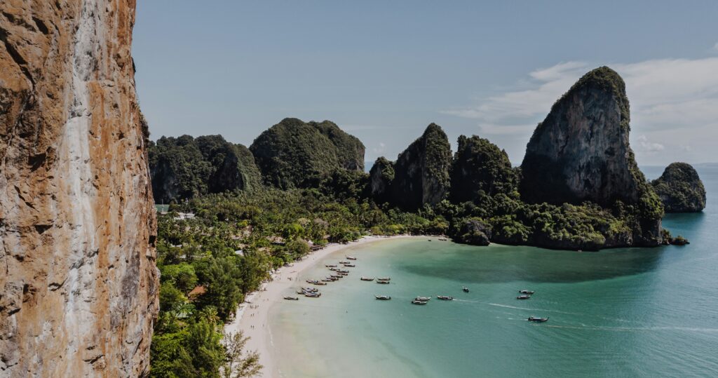 andrzej-suwara-XMdhnFTaZ8c-unsplash-1024x539 Phuket Hidden Beaches: The Quiet Itinerary for Travelers Who Want the Island Without the Crowds
