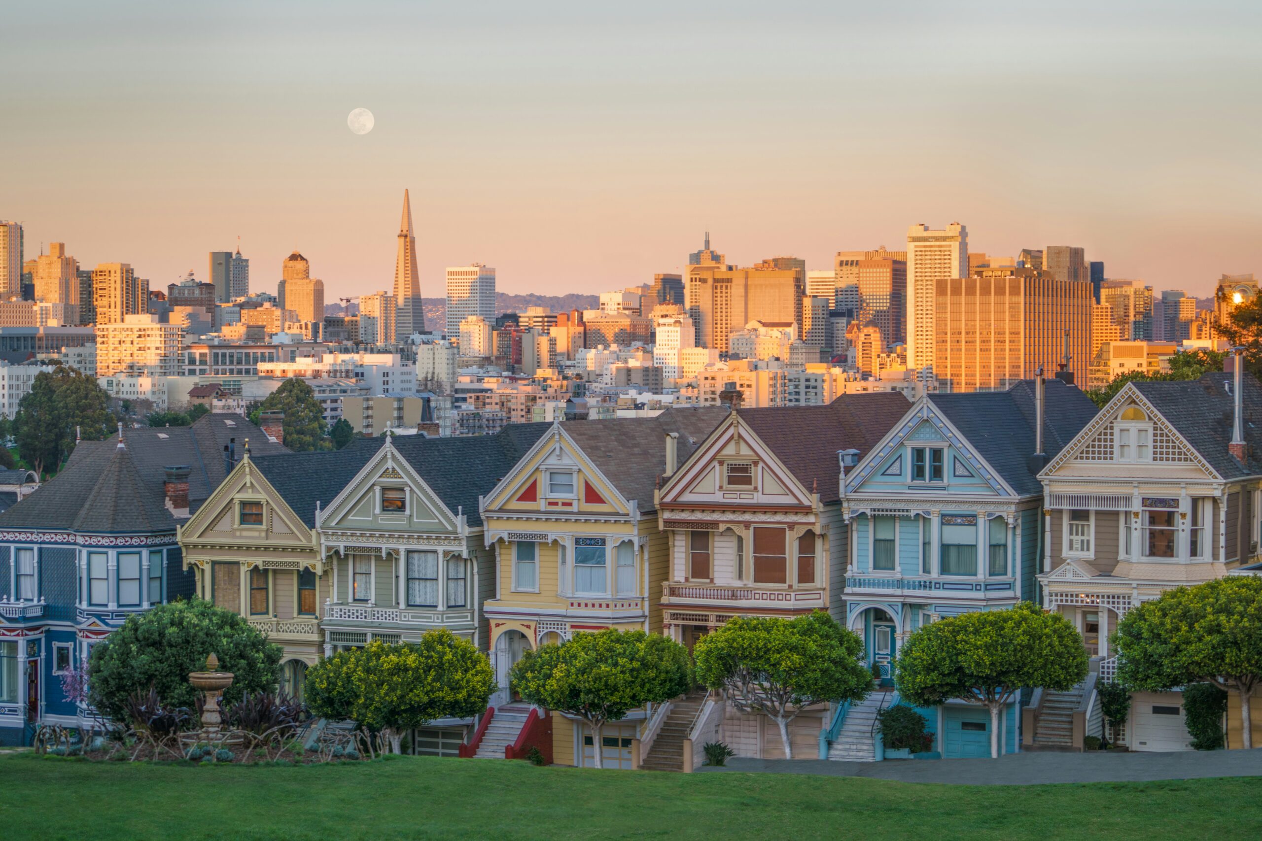 Painted Ladies, San Francisco, United States. Photo By Joshua Sortino - Unsplash - Traveneur.com